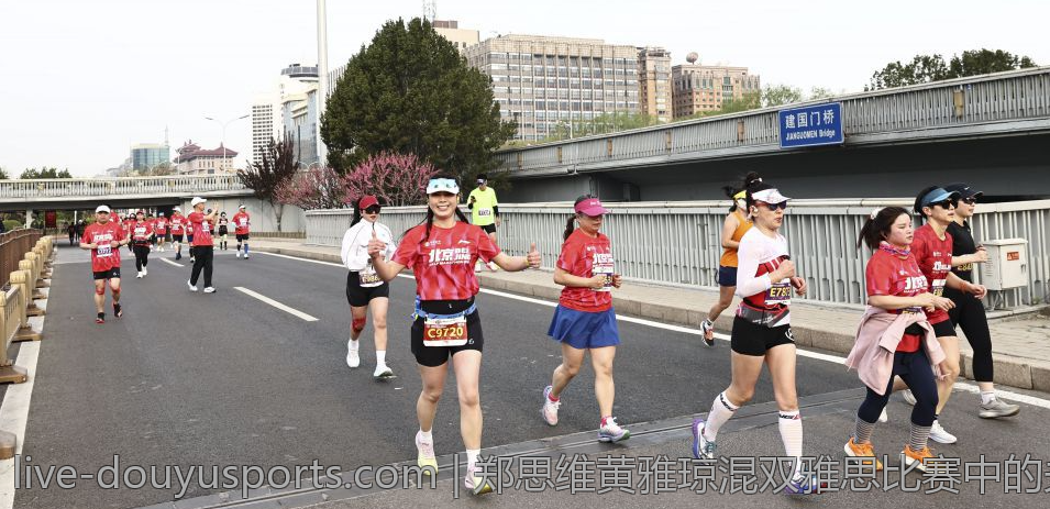 郑思维黄雅琼混双雅思比赛中的关键时刻回顾